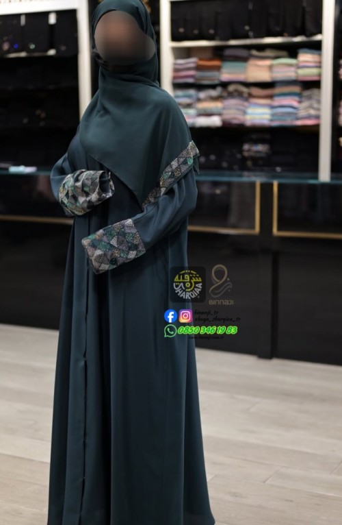 El Yapımı Swarovski Taşlı Abaya – Lüks Şık Tesettür Abaya | Tüm Renkler El Yapımı Swarovski Taşlı Abaya – Lüks Şık Tesettür Abaya | Tüm Renkler