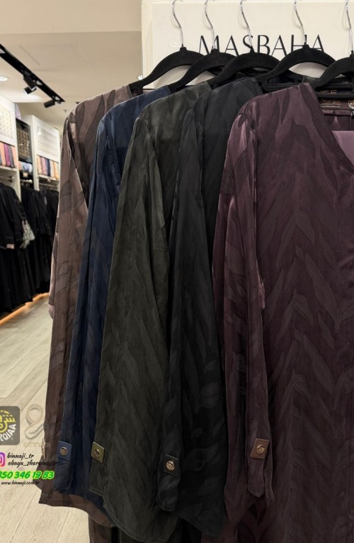 Sharqiaa Jakarlı İpek Abaya – Premium Seri Sharqiaa Jakarlı İpek Abaya – Premium Seri