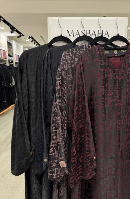Jakarlı İpek Abaya Ferace – Sharqiaa Premium Koleksiyon Jakarlı İpek Abaya Ferace – Sharqiaa Premium Koleksiyon