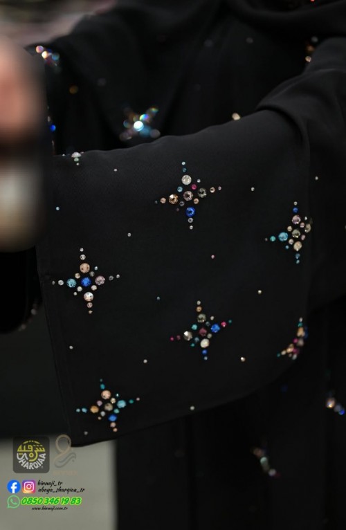 Swarovski Taş İşlemeli Siyah Abaya | Premium Tesettür Abaya / Swarovski Taş İşlemeli Siyah Abaya | Premium Tesettür Abaya /